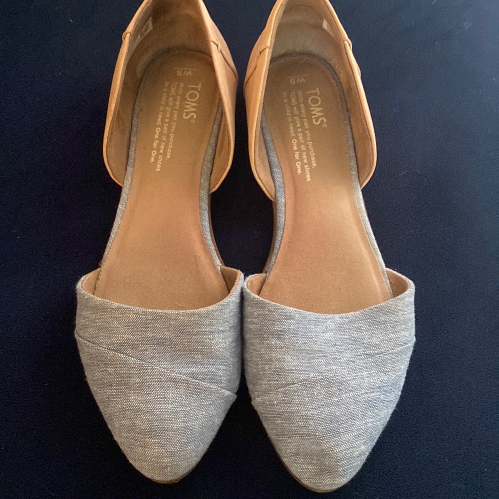 Tom’s denim and leather flat